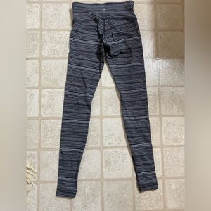 Lululemon size 6 Medium rise 28” inseam leggings